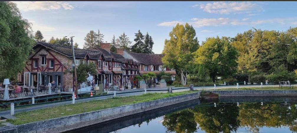 Hotel Le Moulin De Villiers Nouan-le-Fuzelier Exterior foto